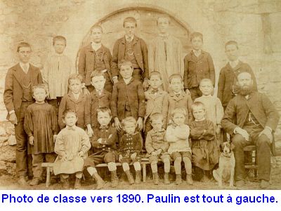 Photo de classe vers 1890. Paulin est tout à gauche.